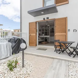 Appartamento Comfy W/ Private Parking, Pula